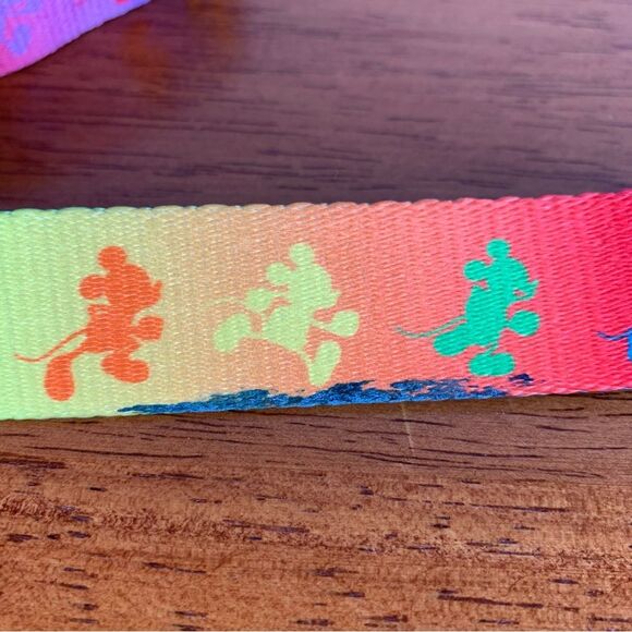 Disney pride tails collection rainbow Mickey Mouse dog leash size medium / large - Picture 5 of 5